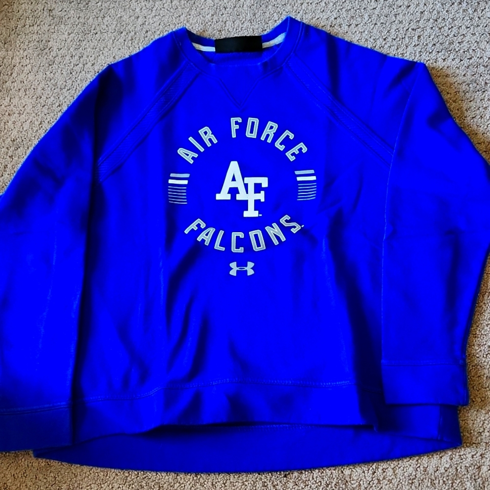 Under Armor size M sweatshirt